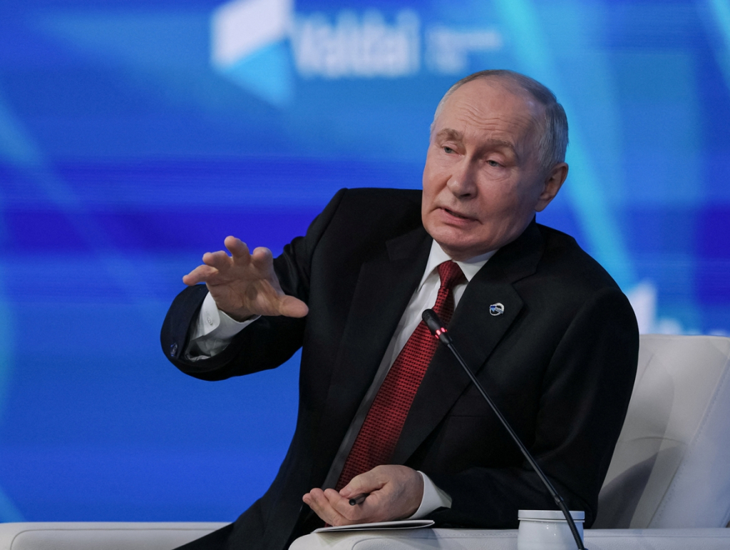 Nga bắn vũ khí xuyên phá! Thủ đô Kiev phong tỏa cầu, ban bố tình trạng khẩn cấp - Ông Putin cảnh báo về đòn hạt nhân- Ảnh 3.