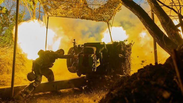 Nga bắn vũ khí xuyên phá! Thủ đô Kiev phong tỏa cầu, ban bố tình trạng khẩn cấp - Ông Putin cảnh báo về đòn hạt nhân- Ảnh 2.