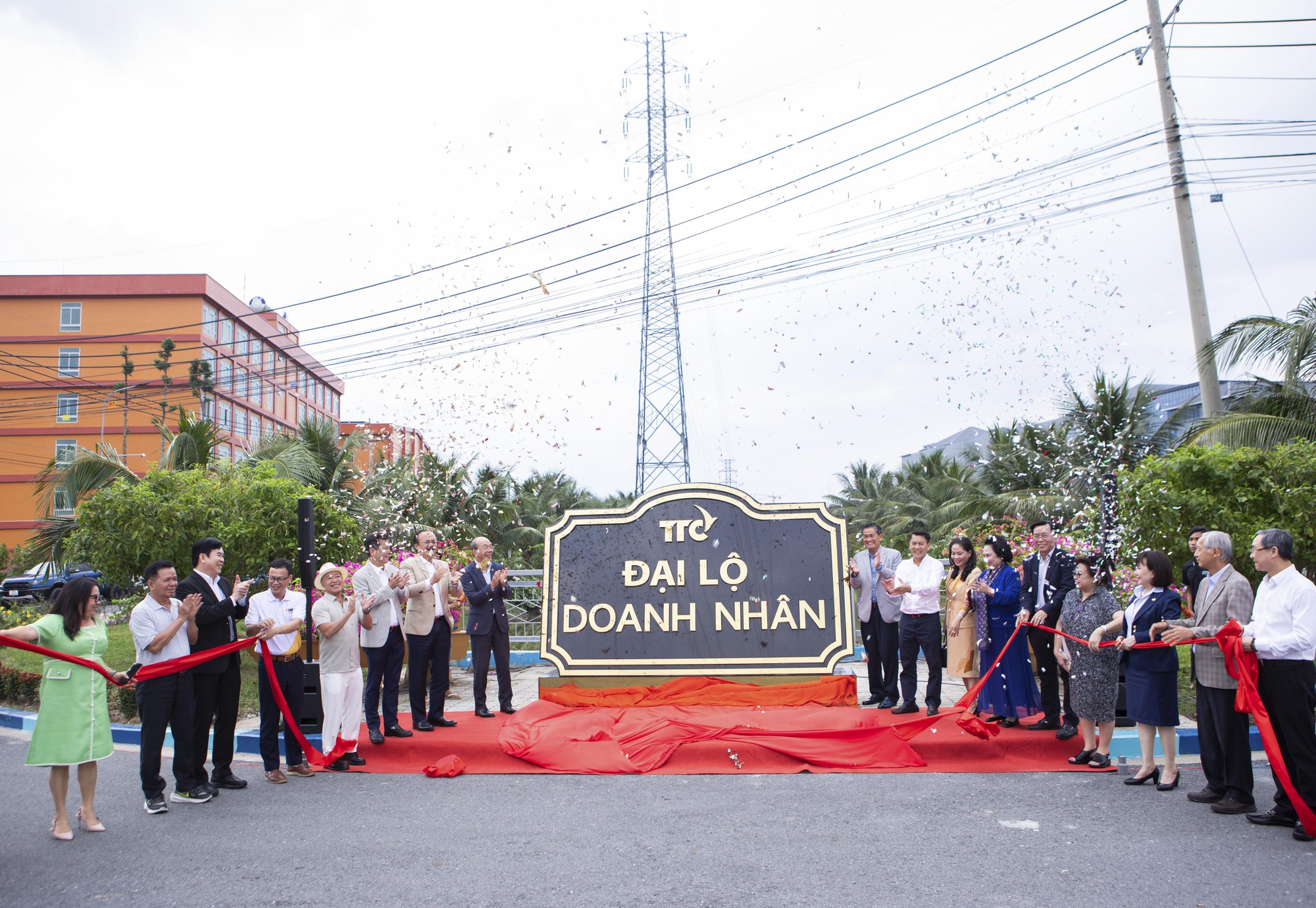 Loạt tên đường độc lạ xuất hiện: Có Kềm Nghĩa, Đặng Văn Thành, OCB, An Phước - Pierre Cardin, Tập đoàn Đại Dũng- Ảnh 1.
