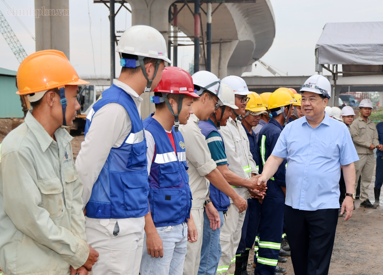 Phó Thủ tướng Thường trực Phạm Gia Túc kiểm tra, đôn đốc tiến độ dự án sân bay Long Thành và các tuyến giao thông phục vụ kết nối- Ảnh 8.
