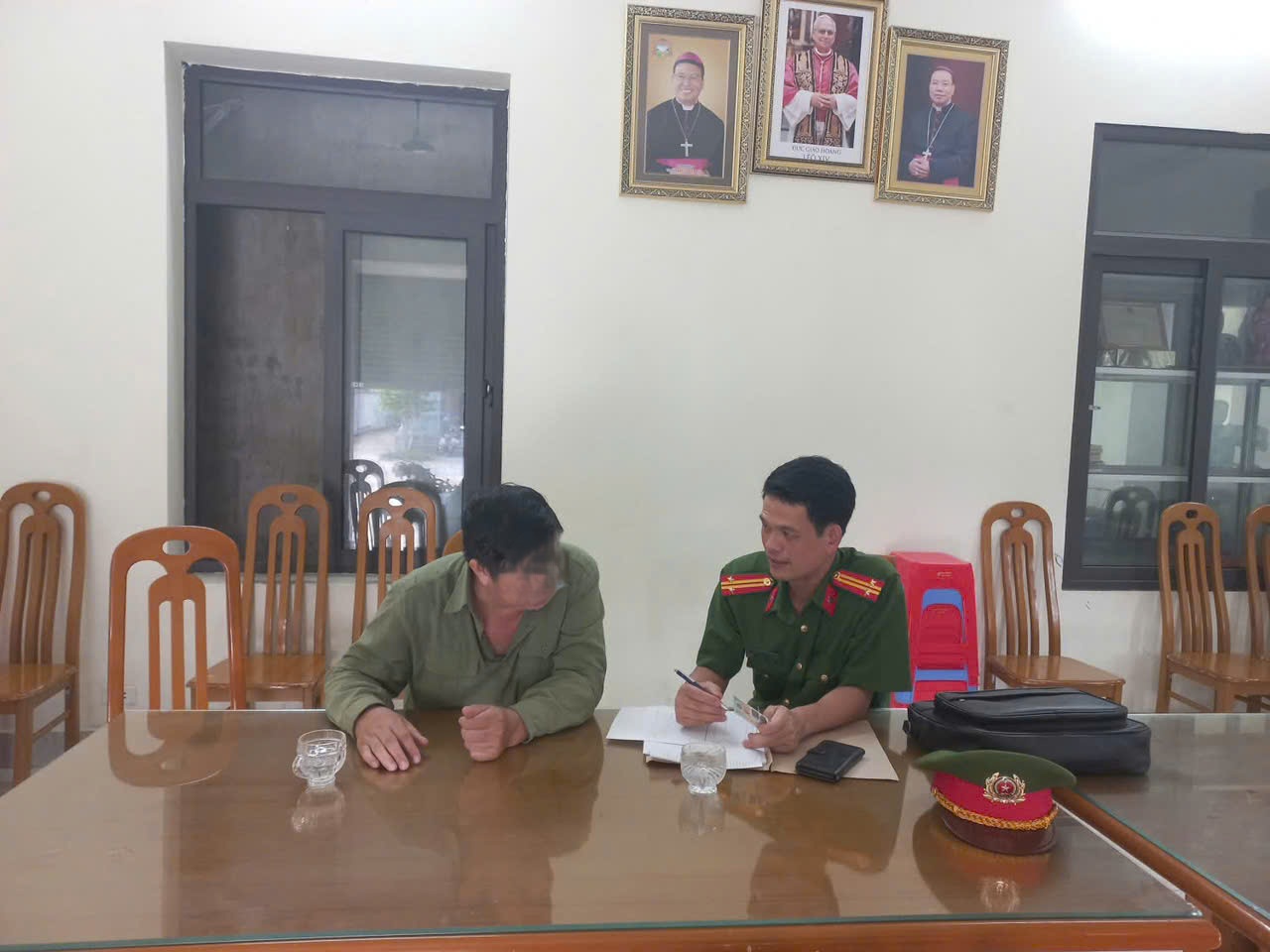 Nhận cuộc gọi yêu cầu chuyển khoản 45 triệu đồng và giữ bí mật với gia đình, người đàn ông SN 1969 lập tức đến công an- Ảnh 1. Nhận cuộc gọi yêu cầu chuyển khoản 45 triệu đồng và giữ bí mật với gia đình, người đàn ông SN 1969 lập tức đến công an- Ảnh 1.