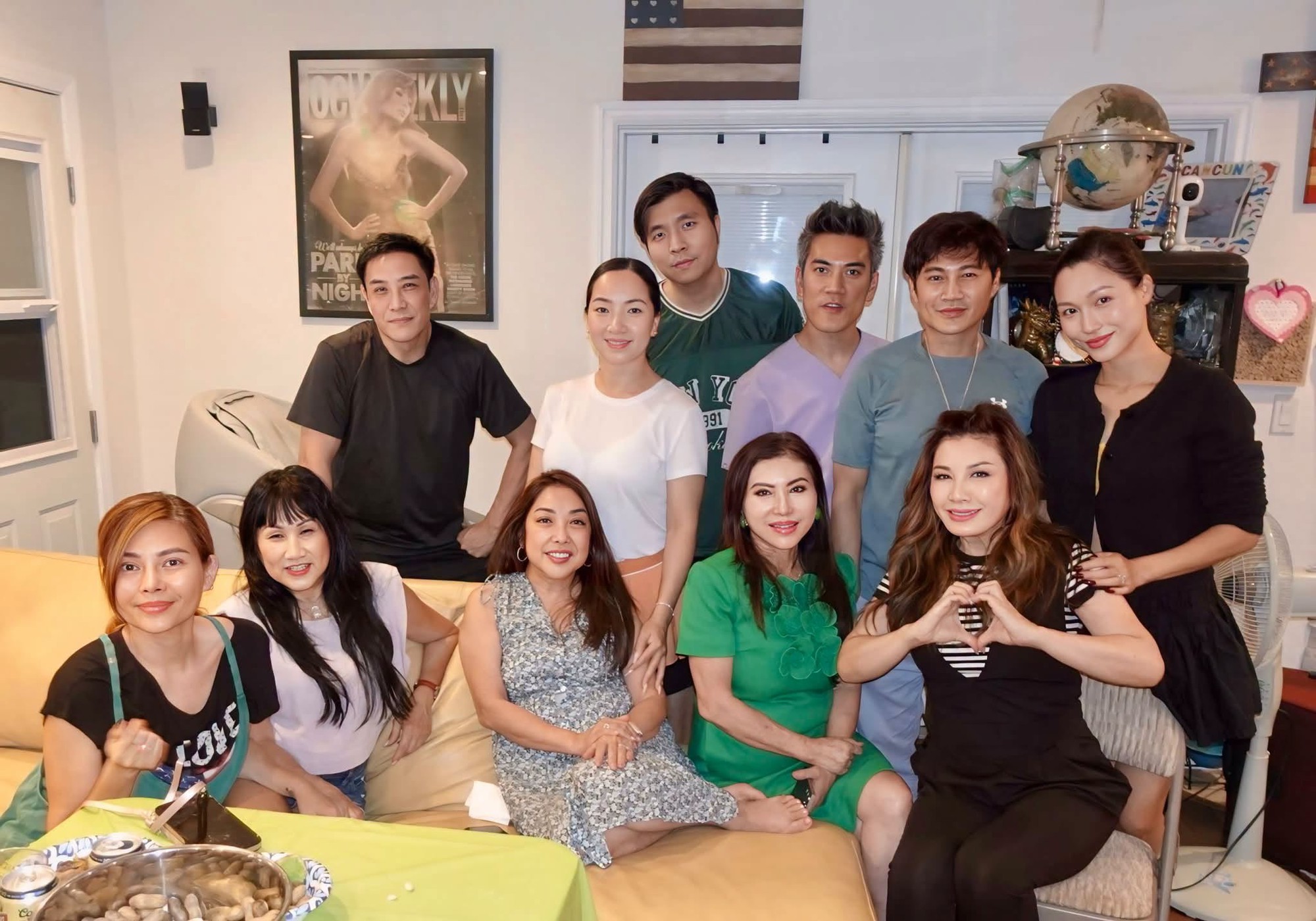 Nữ ca sĩ lấy chồng hai người Mỹ, nói trong nước mắt - Ảnh 1.