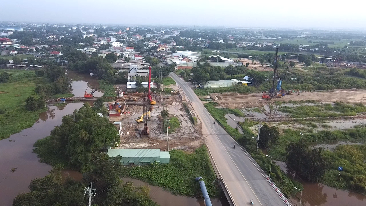 Cao tốc TPHCM - Mộc Bài rầm rộ thi công, dần lộ hình hài- Ảnh 4.
