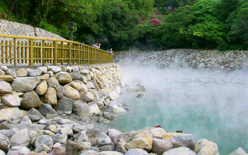 Việt Nam có 'túi nước nóng' tự nhiên gần 80 độ C, mất 10 phút để chín trứng gà: diện tích trải rộng 4.000m2, nằm sát biên giới Việt - Lào