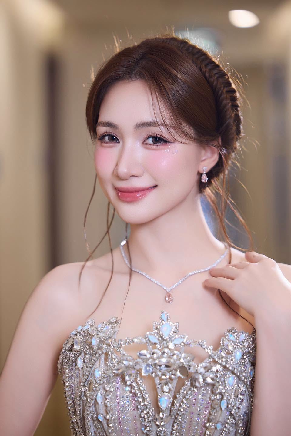 Bài hát Việt được vang lên ở loạt sự kiện quốc gia: Kỷ lục 328 triệu views vang danh quốc tế, ca sĩ đắt show từ Nam ra Bắc - Ảnh 1.