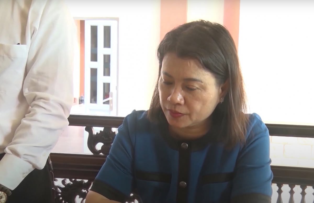 Từng bị lừa mất 171 tỷ đồng, cựu Chủ tịch huyện Nhơn Trạch Nguyễn Thị Giang Hương bị khởi tố- Ảnh 1. Từng bị lừa mất 171 tỷ đồng, cựu Chủ tịch huyện Nhơn Trạch Nguyễn Thị Giang Hương bị khởi tố- Ảnh 1.