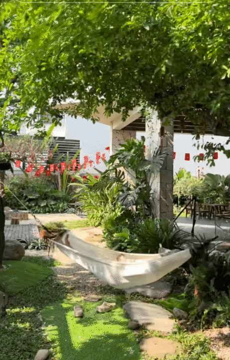 Ngôi nhà 450m2 của vợ chồng Hà Tĩnh như resort thu nhỏ: Khu vườn nhiệt đới bao quanh, cả căn nhà phủ 70% kính, góc nào cũng có view “triệu đô”- Ảnh 10.