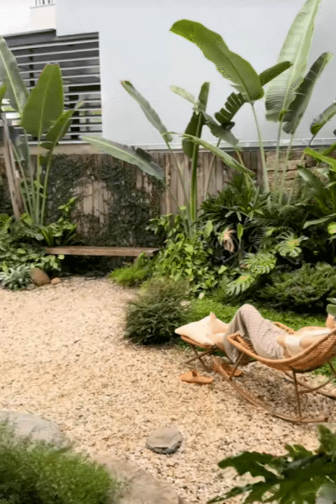 Ngôi nhà 450m2 của vợ chồng Hà Tĩnh như resort thu nhỏ: Khu vườn nhiệt đới bao quanh, cả căn nhà phủ 70% kính, góc nào cũng có view “triệu đô”- Ảnh 8.