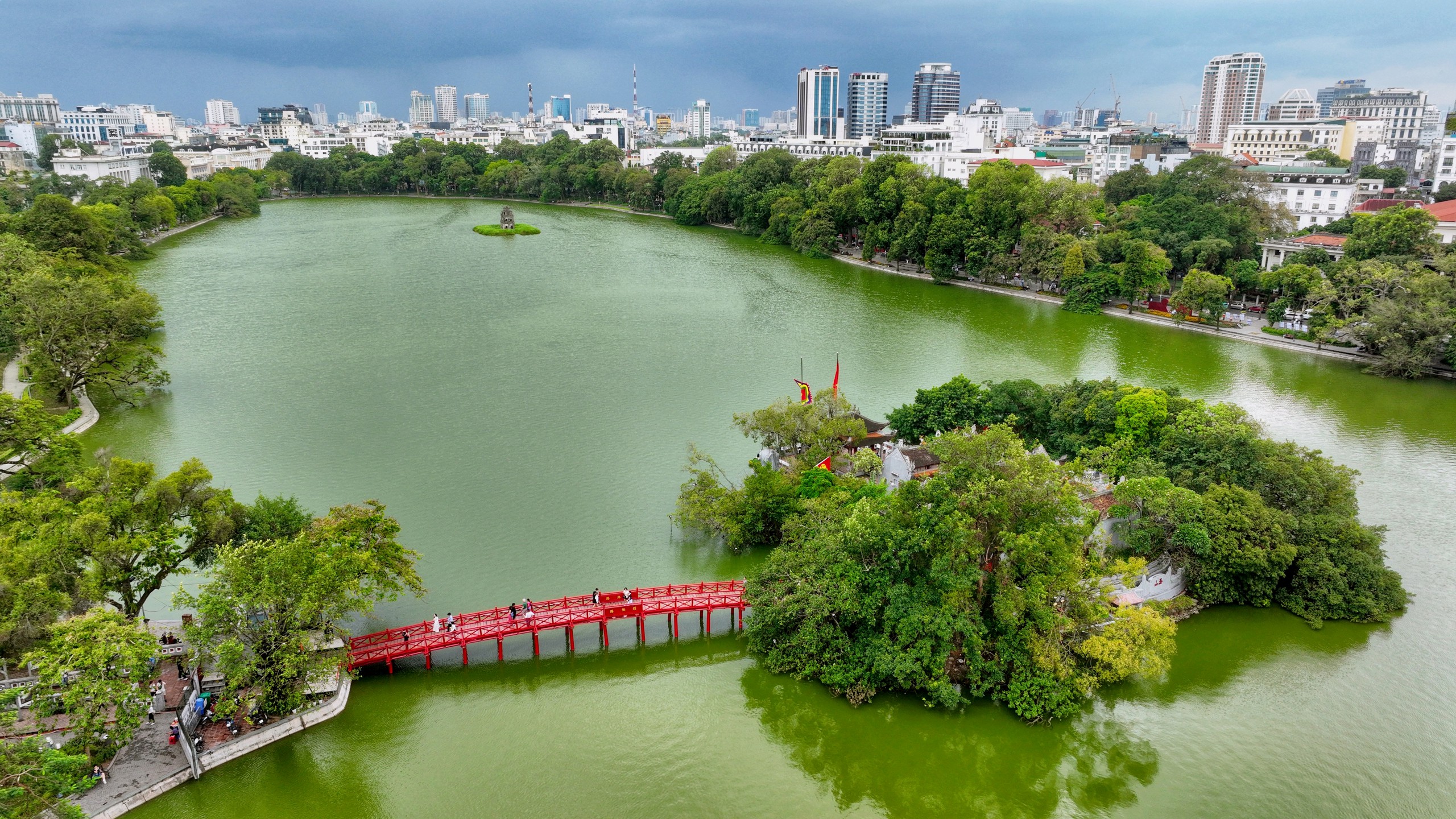 Lần đầu tiên Hà Nội có pháo hoa nước trong đêm mừng 72 năm Giải phóng Thủ đô với 6000 đơn vị pháo hoa do Sun Group tài trợ- Ảnh 1. Lần đầu tiên Hà Nội có pháo hoa nước trong đêm mừng 72 năm Giải phóng Thủ đô với 6000 đơn vị pháo hoa do Sun Group tài trợ- Ảnh 1.