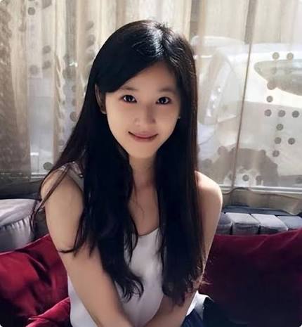 Cô gái trong tấm ảnh cầm ly trà sữa năm 2009: Hiện sống chung với người đàn ông lớn hơn 19 tuổi, cùng sở hữu 2,1 triệu tỷ- Ảnh 2.