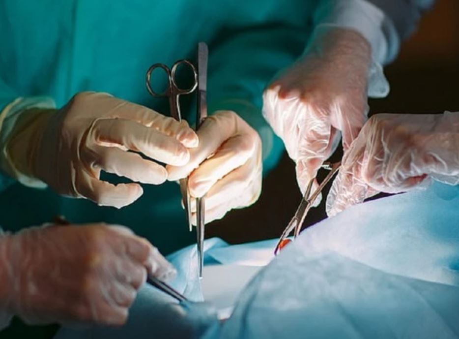 Người đàn ông cắt bỏ dạ dày trị ung thư, mổ xong mới biết mình không mắc bệnh - Ảnh 1.