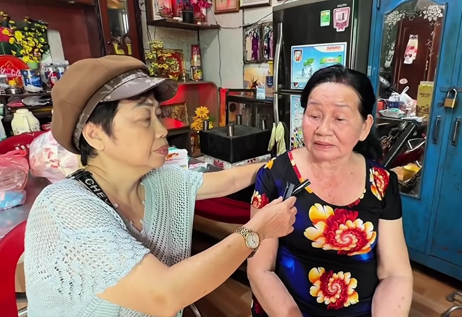 Tình hình bầu show khét tiếng miền Nam phải thở oxy, nằm liệt một chỗ - Ảnh 2.
