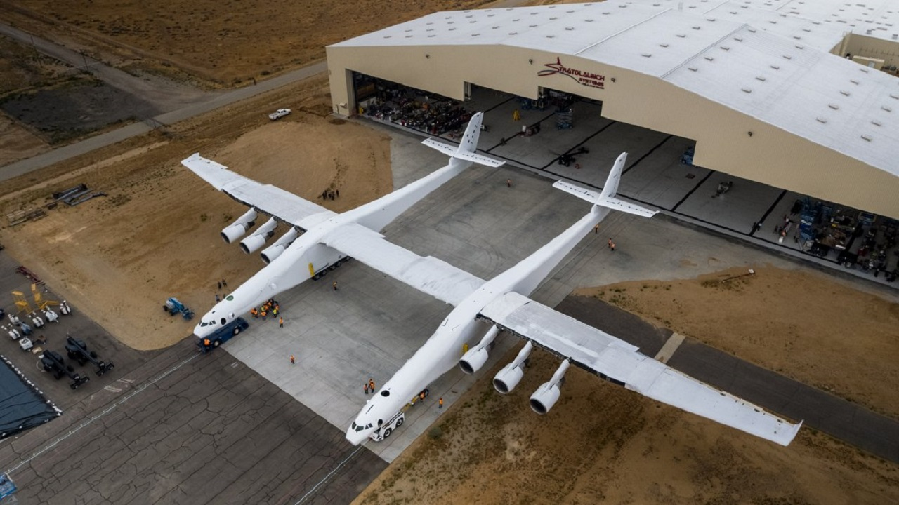 Phát hiện một máy bay sải cánh vượt Boeing 747: Dài hơn một sân bóng đá, nặng gần 590 tấn, thực hiện nhiệm vụ đặc biệt- Ảnh 2. Phát hiện một máy bay sải cánh vượt Boeing 747: Dài hơn một sân bóng đá, nặng gần 590 tấn, thực hiện nhiệm vụ đặc biệt- Ảnh 2.