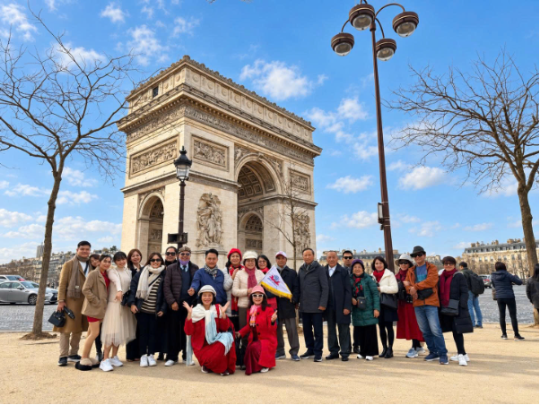 Tour Tết 2027 tăng nhiệt, điểm đến quốc tế lên ngôi- Ảnh 2.