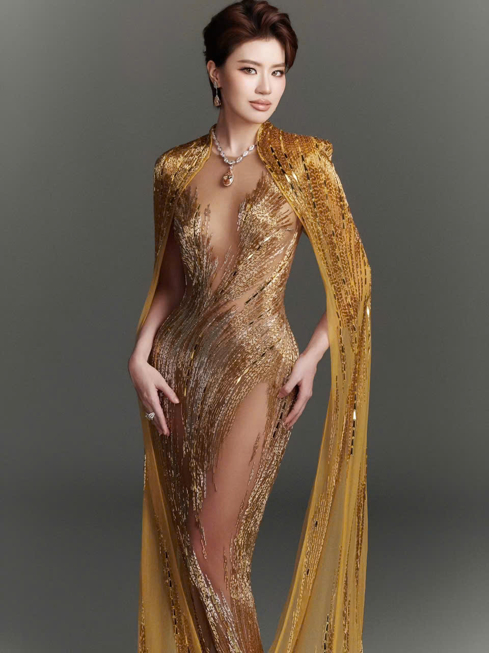 Thu nhập của Á hậu Miss Universe đóng phim trăm tỷ, có bài hát nổi tiếng toàn cầu - Ảnh 2.