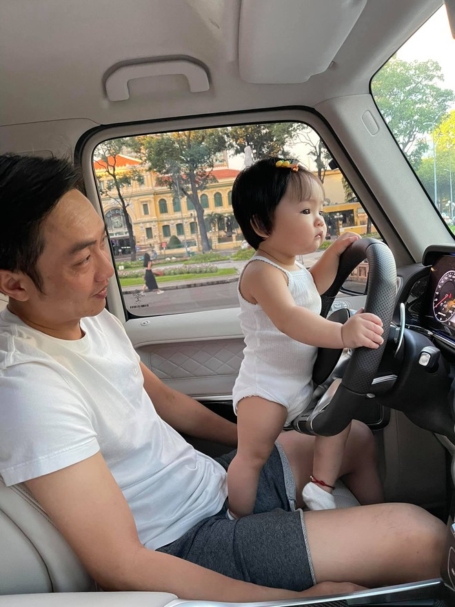 Đàm Thu Trang bận đi sắm đồ nội thất, Cường Đô La trông con đúng chuẩn nhà giàu, đưa con đi ngắm siêu xe mới chịu- Ảnh 10.