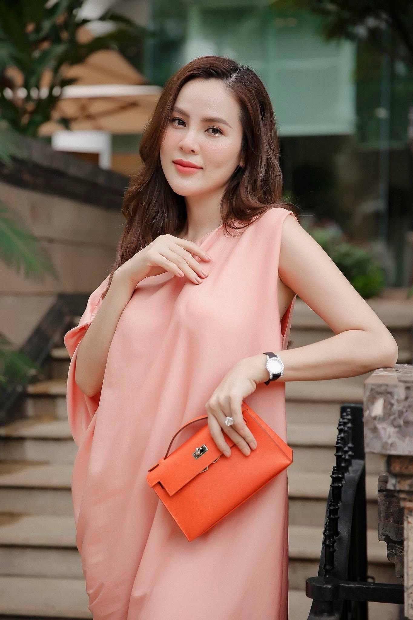 Hoa hậu Việt ly hôn chồng đại gia hơn 20 tuổi, đi bước nữa với NSƯT ai cũng biết mặt - Ảnh 1.