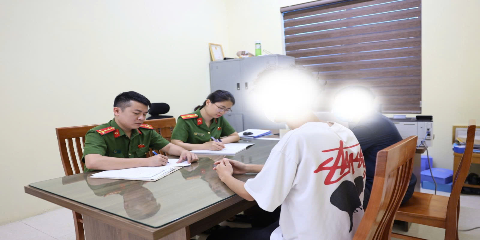 Công an yêu cầu người dân chủ động đến cơ quan chức năng khai báo giao dịch chuyển khoản trong trường hợp sau - Ảnh 1.