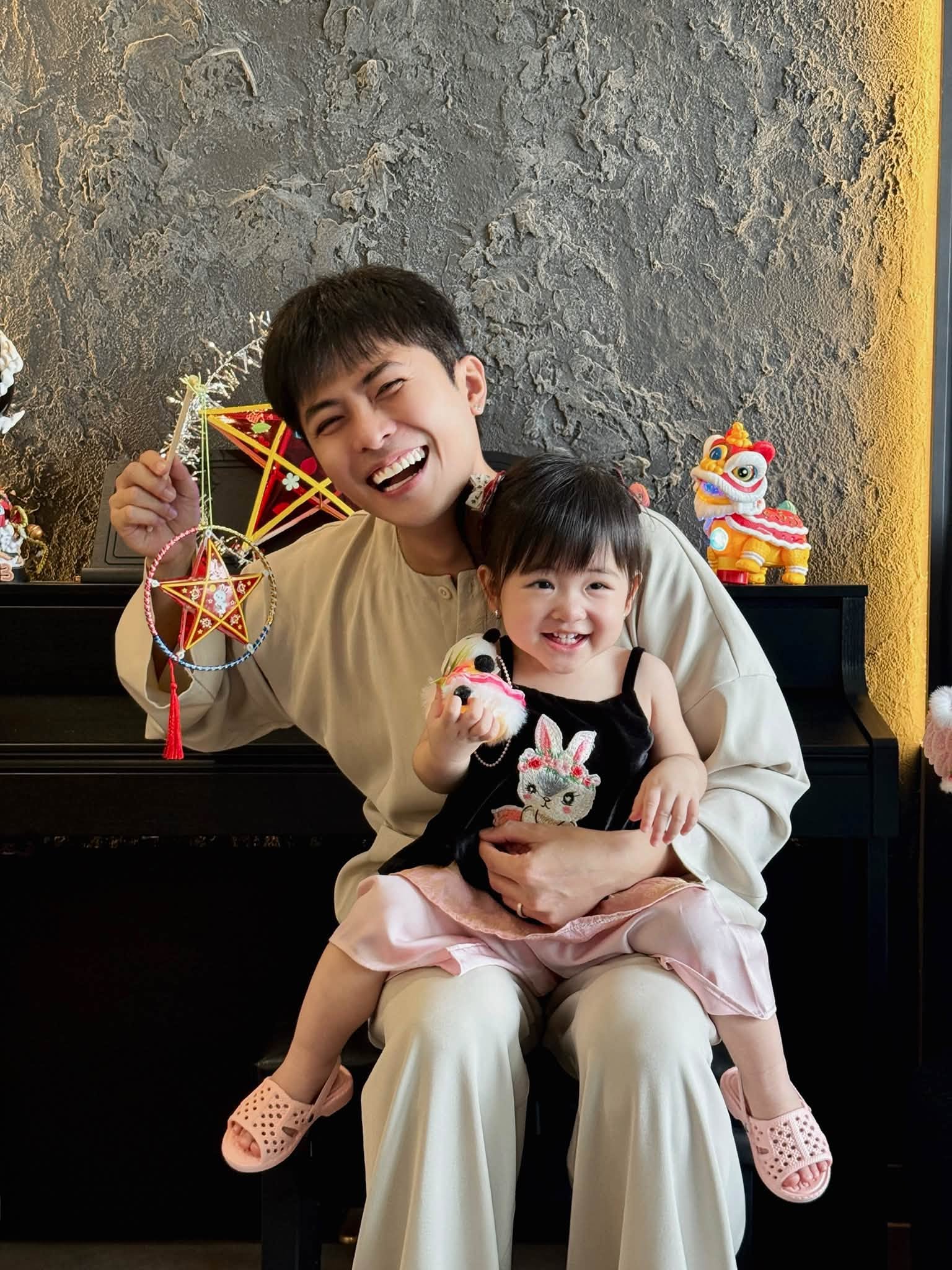 Con gái mừng sinh nhật Gin Tuấn Kiệt, dân tình xót cảnh Puka “bị ra rìa” - Ảnh 3.