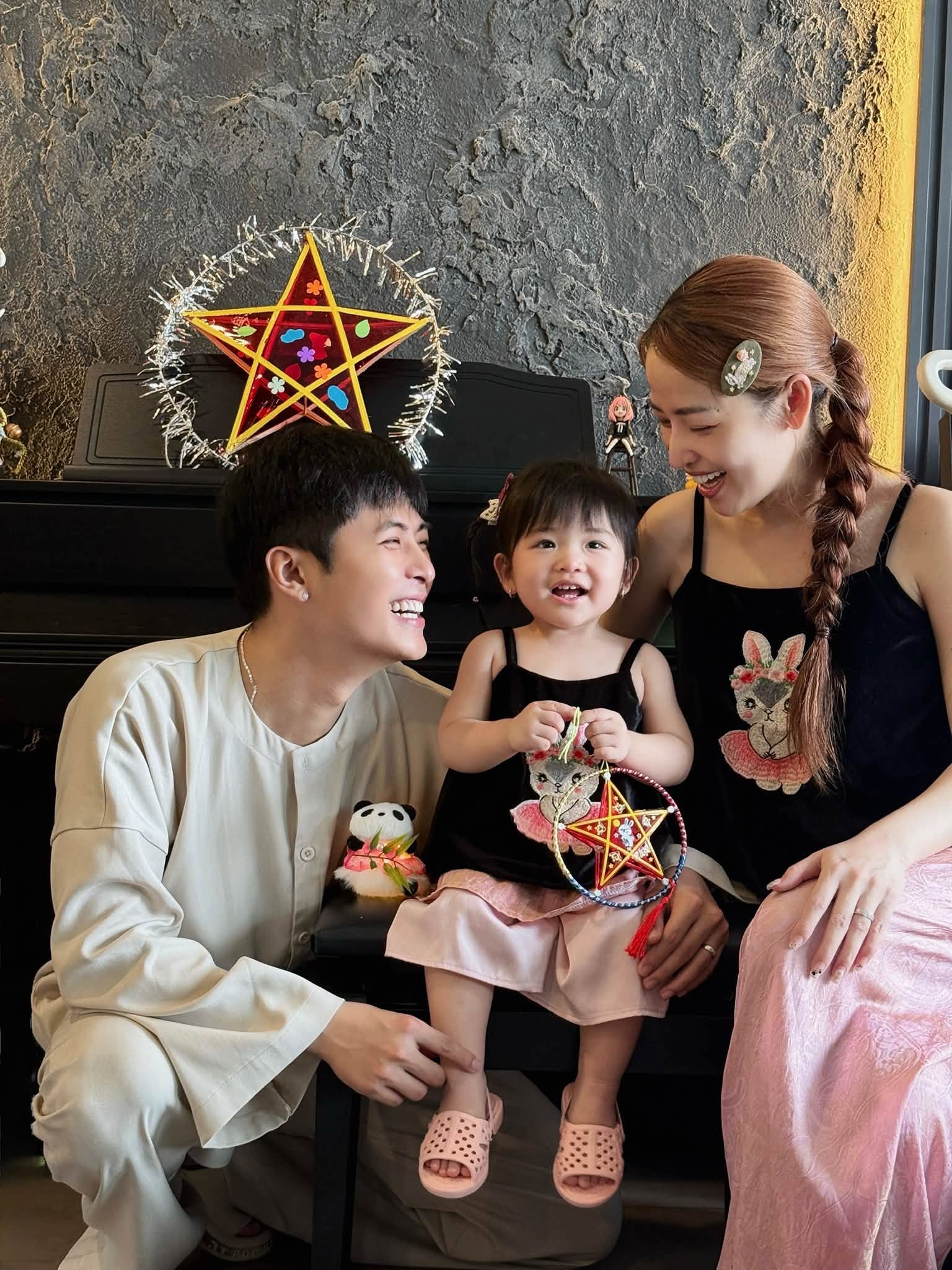 Con gái mừng sinh nhật Gin Tuấn Kiệt, dân tình xót cảnh Puka “bị ra rìa” - Ảnh 5.