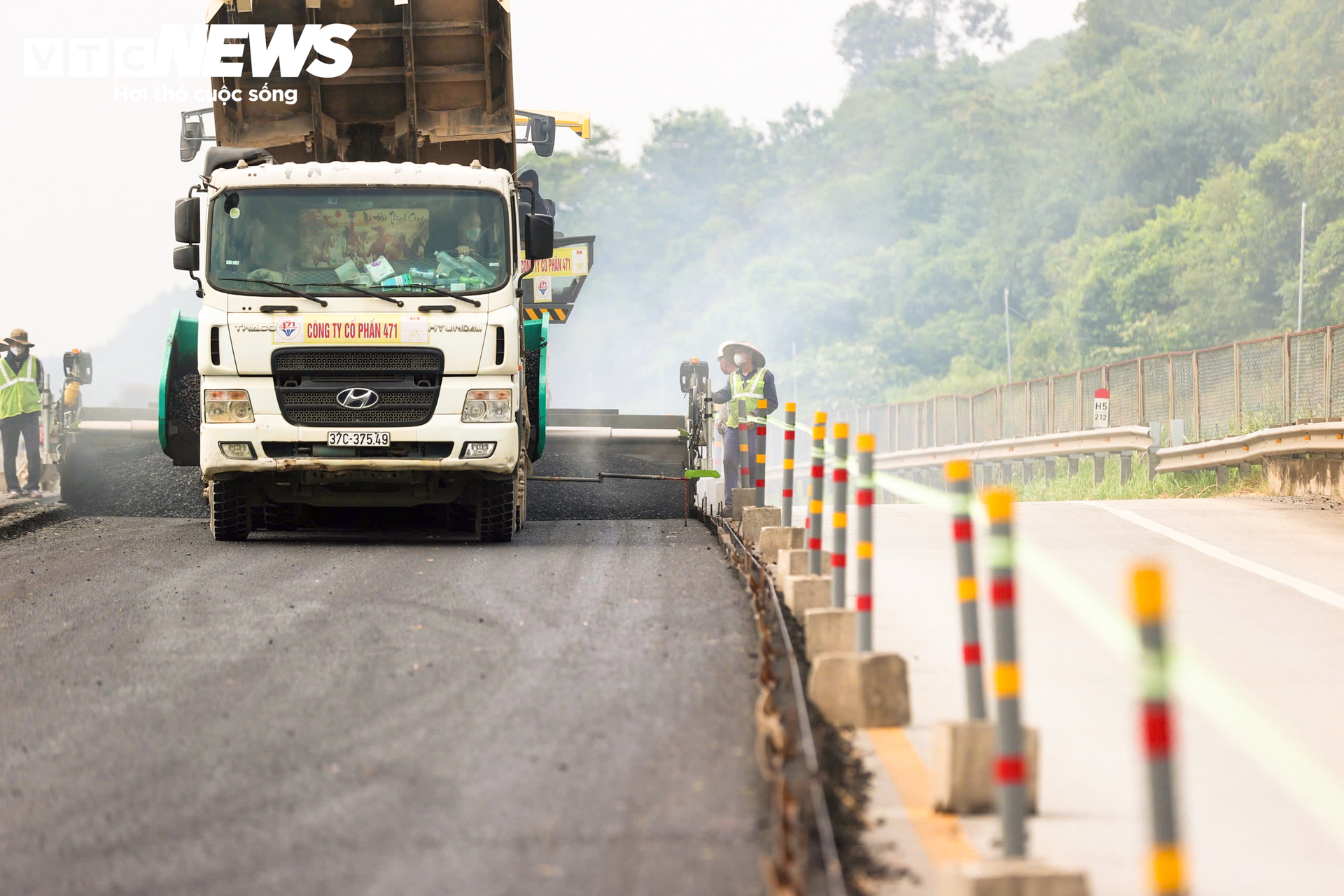 Hơn 120km trên cao tốc Nội Bài - Lào Cai thay đổi ra sao sau một năm mở rộng?- Ảnh 10.