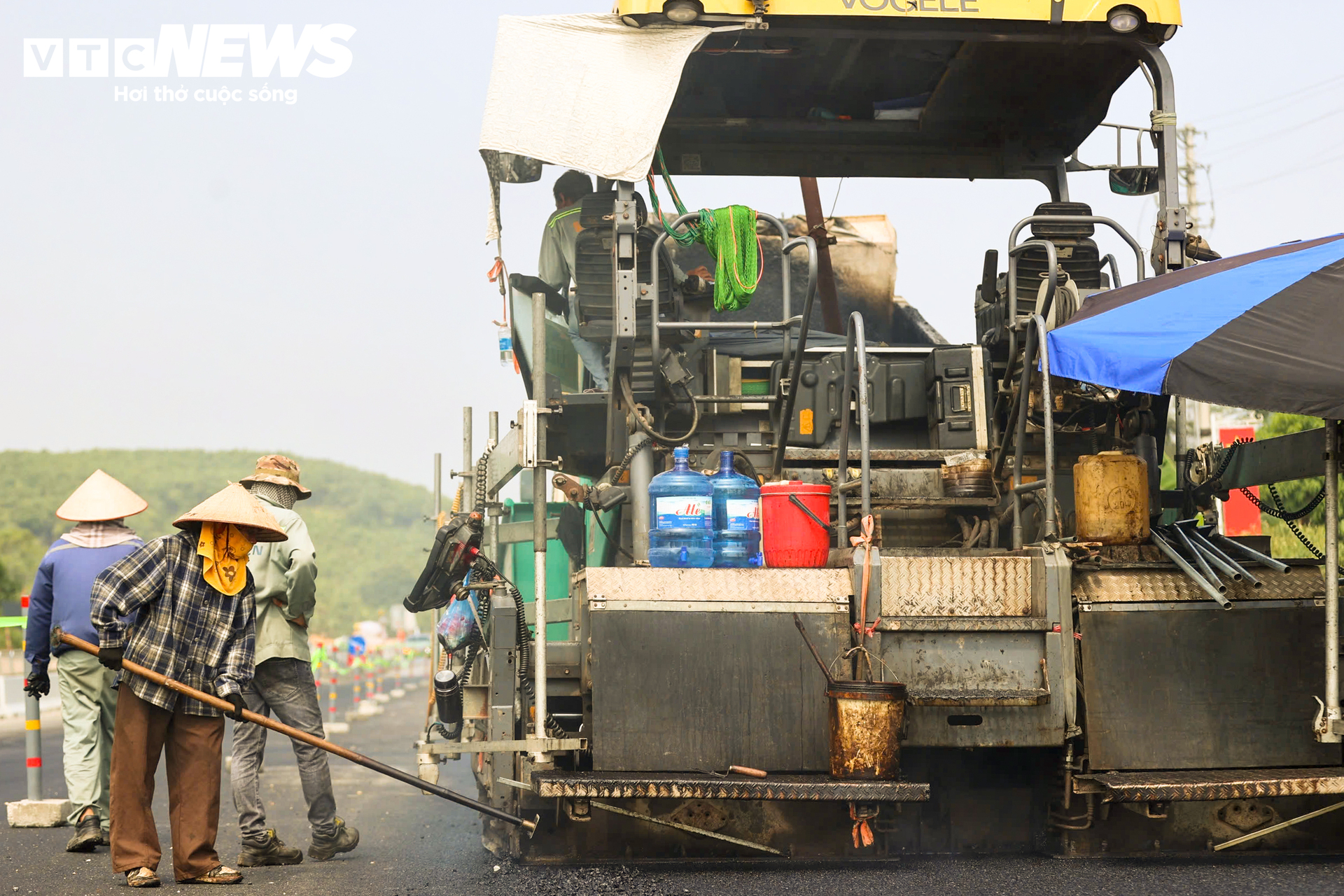Hơn 120km trên cao tốc Nội Bài - Lào Cai thay đổi ra sao sau một năm mở rộng?- Ảnh 15.