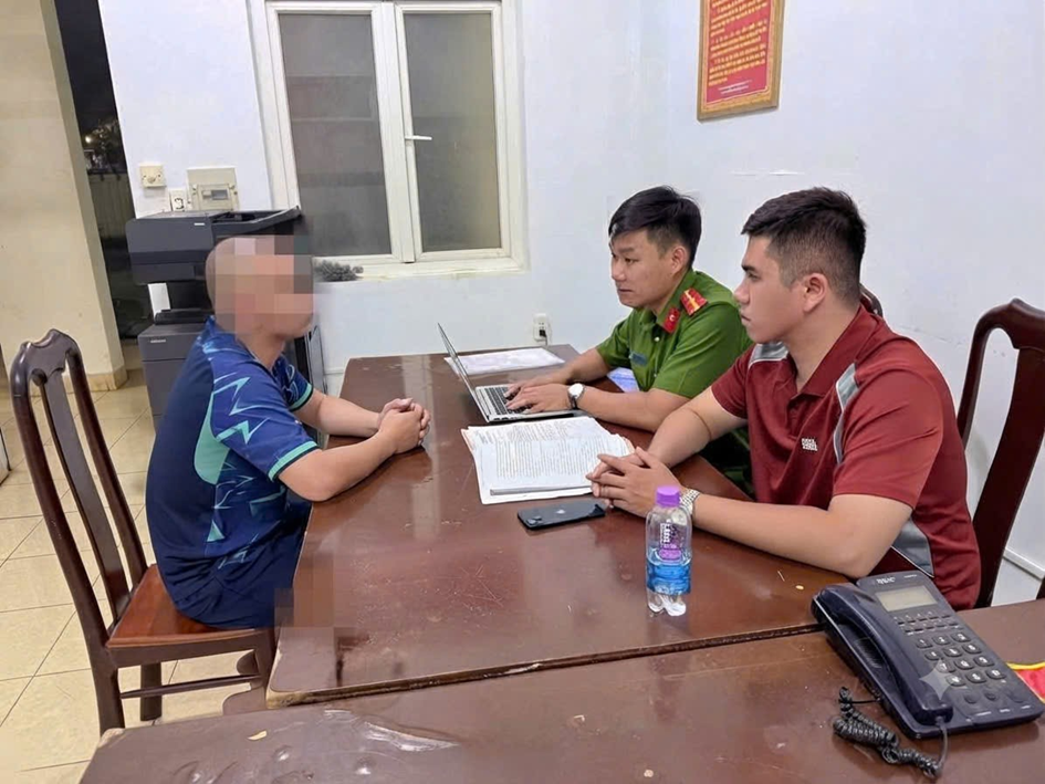 Công an xác minh chiếc đồng hồ Rolex vàng hồng trị giá 1,7 tỷ đồng “bốc hơi” trong phòng riêng - Ảnh 1.