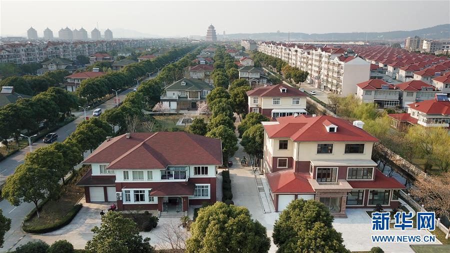 Bí ẩn ngôi làng nghèo khó bỗng chốc 