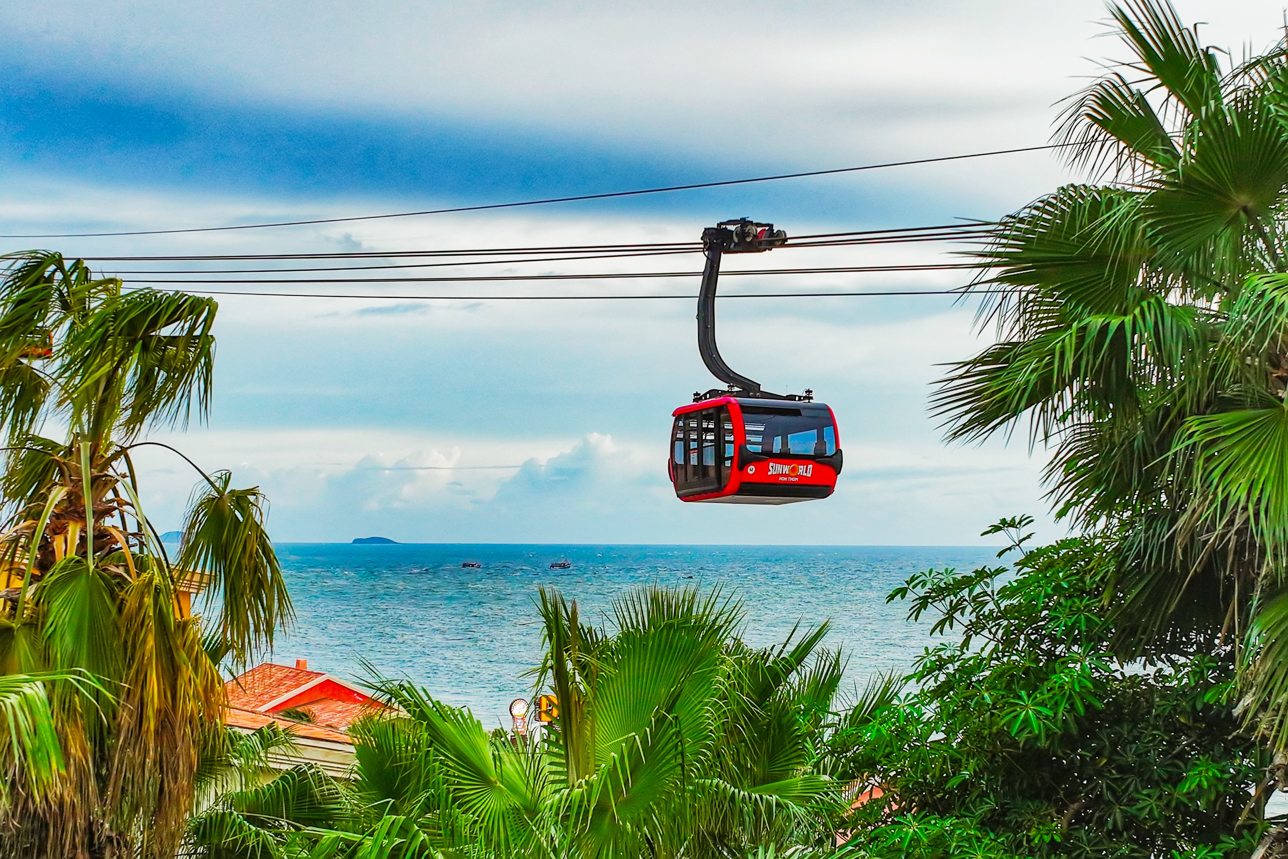 Vượt Bali và Phuket, điểm đến này của Việt Nam vừa được vinh danh “đẹp nhất châu Á”, đạt điểm số cao thứ hai thế giới: Thu 46.000 tỷ đồng trong 9 tháng đầu năm - Ảnh 1.