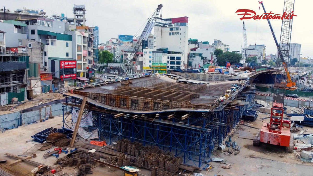 Hai cầu vượt Vành đai 1 Hà Nội dần thành hình, hướng tới hoàn thành cuối năm- Ảnh 3.