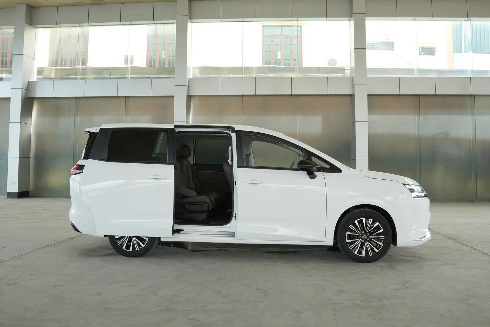 Wuling Darion đã về đại lý tại Việt Nam: MPV điện cửa lùa như Carnival có giá dự kiến hơn 700 triệu đồng, ít nhất 2 bản, chạy tới 500km/sạc- Ảnh 5.