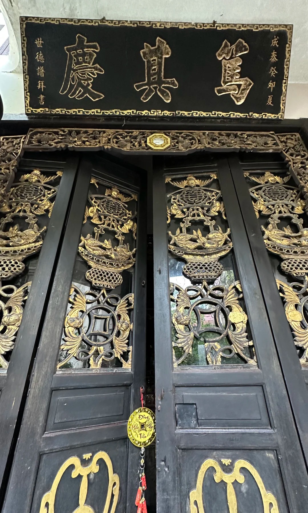 Quán cà phê “ẩn mình” giữa phố cổ Hà Nội, bước qua một tiệm lụa mới thấy, không gian đậm chất Á Đông khiến khách Trung mê mẩn- Ảnh 17.