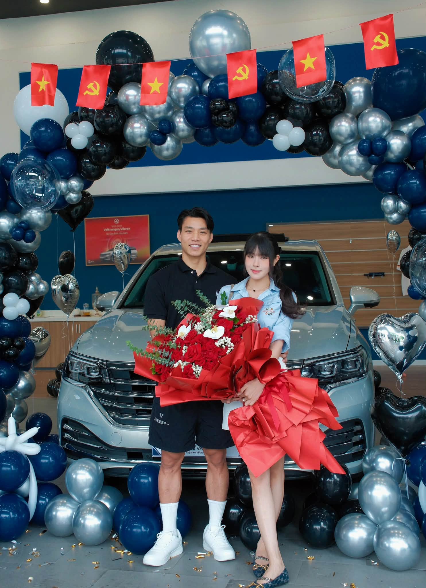 Văn Thanh mua xe tiền tỷ cho vợ tiện đi học- Ảnh 1.