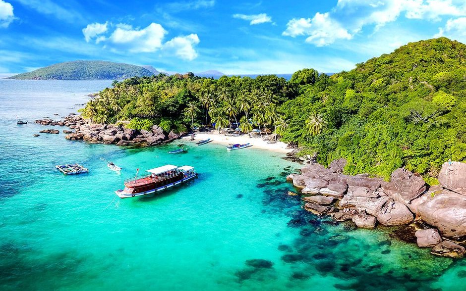 Vượt cả Bali và loạt thiên đường nổi tiếng, điểm đến này của Việt Nam vừa lọt top “đẹp nhất châu Á”: Thu về 2.800 tỷ đồng từ du lịch trong 9 tháng đầu năm