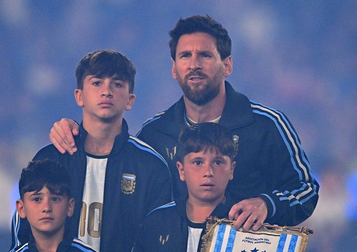 Messi là 'con gà đẻ trứng vàng', kéo 100 thương hiệu tài trợ cho LĐBĐ Argentina - Ảnh 2.