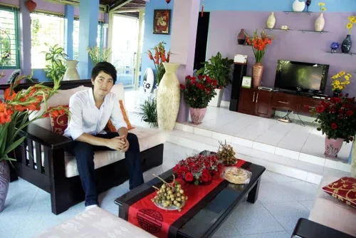 Nam ca sĩ Việt đổi đời sau 1 lần karaoke: Tậu biệt phủ cả tỷ đồng, có đêm đi hát mua được một cây vàng- Ảnh 7.
