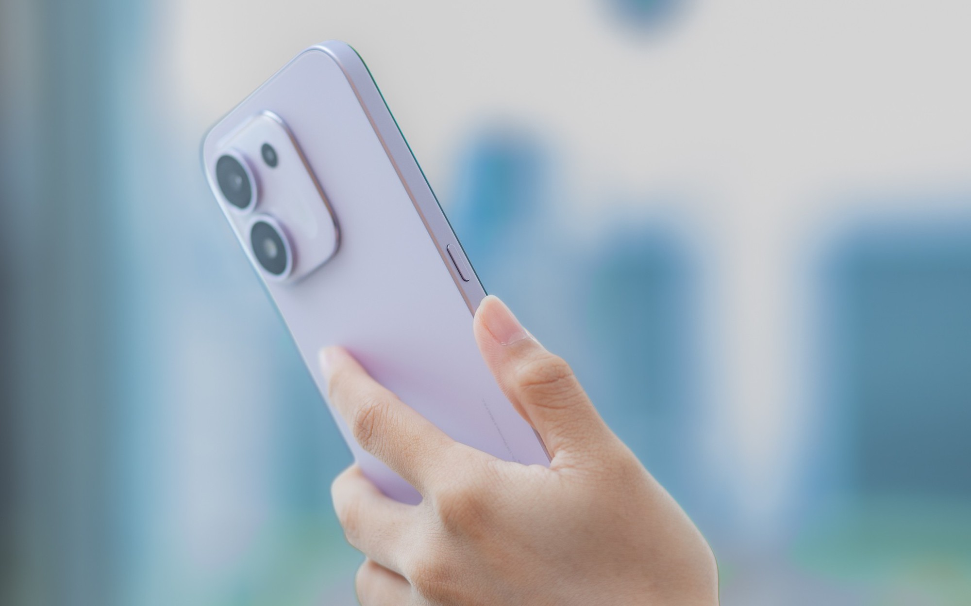 Chiếc smartphone giá 10,5 triệu có pin 8.100 mAh, chống rơi từ độ cao 2,5m