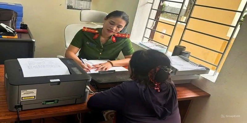 Sau cuộc gọi yêu cầu chuyển khoản trả khoản vay 79 triệu từ nhân viên ngân hàng, người phụ nữ báo công an Hà Tĩnh - Ảnh 1.
