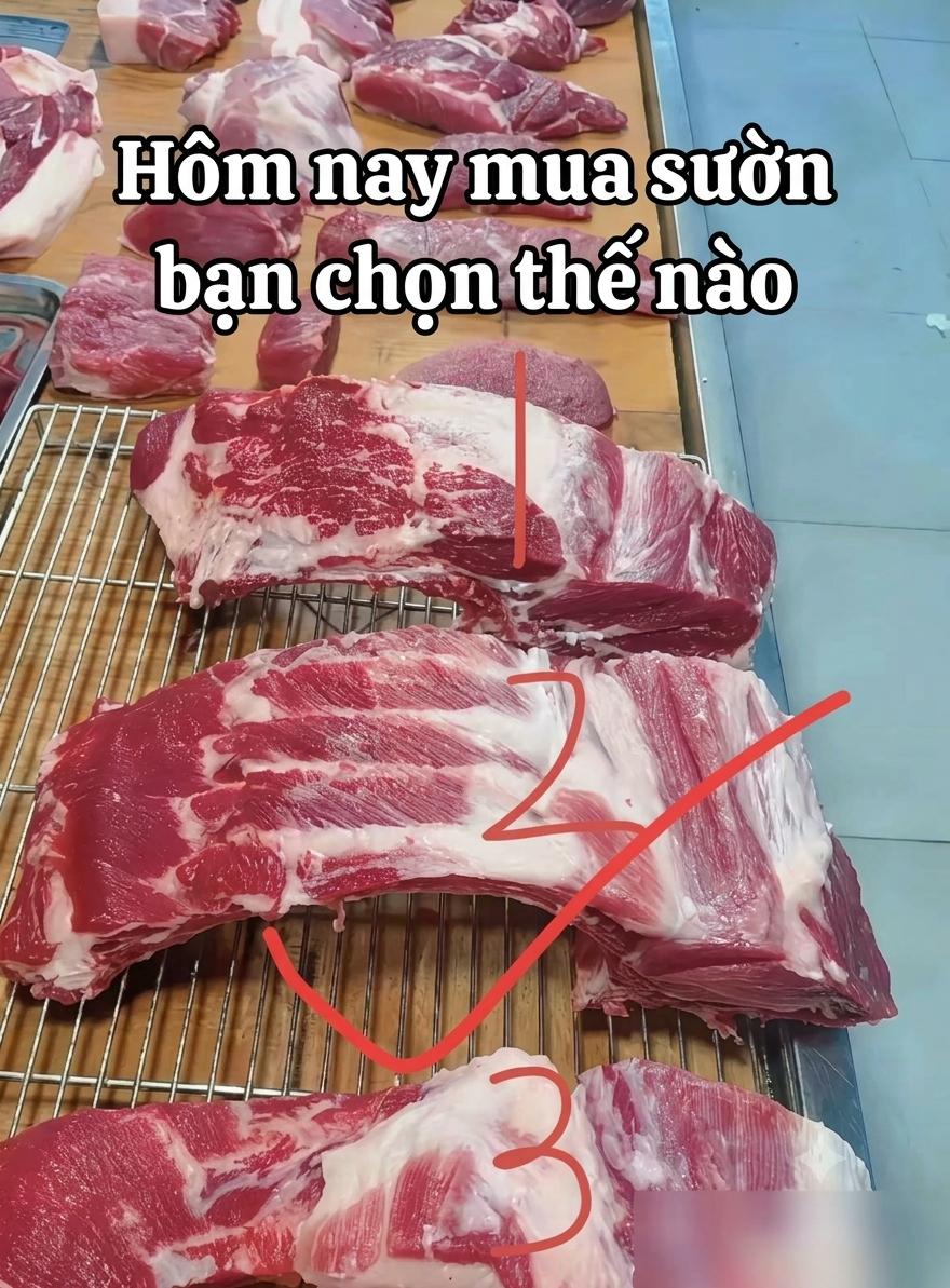 Khi mua sườn heo, nếu thấy có dấu hiệu này ở các kẽ xương thì đừng mua dù giá có rẻ đến đâu! - Ảnh 1.