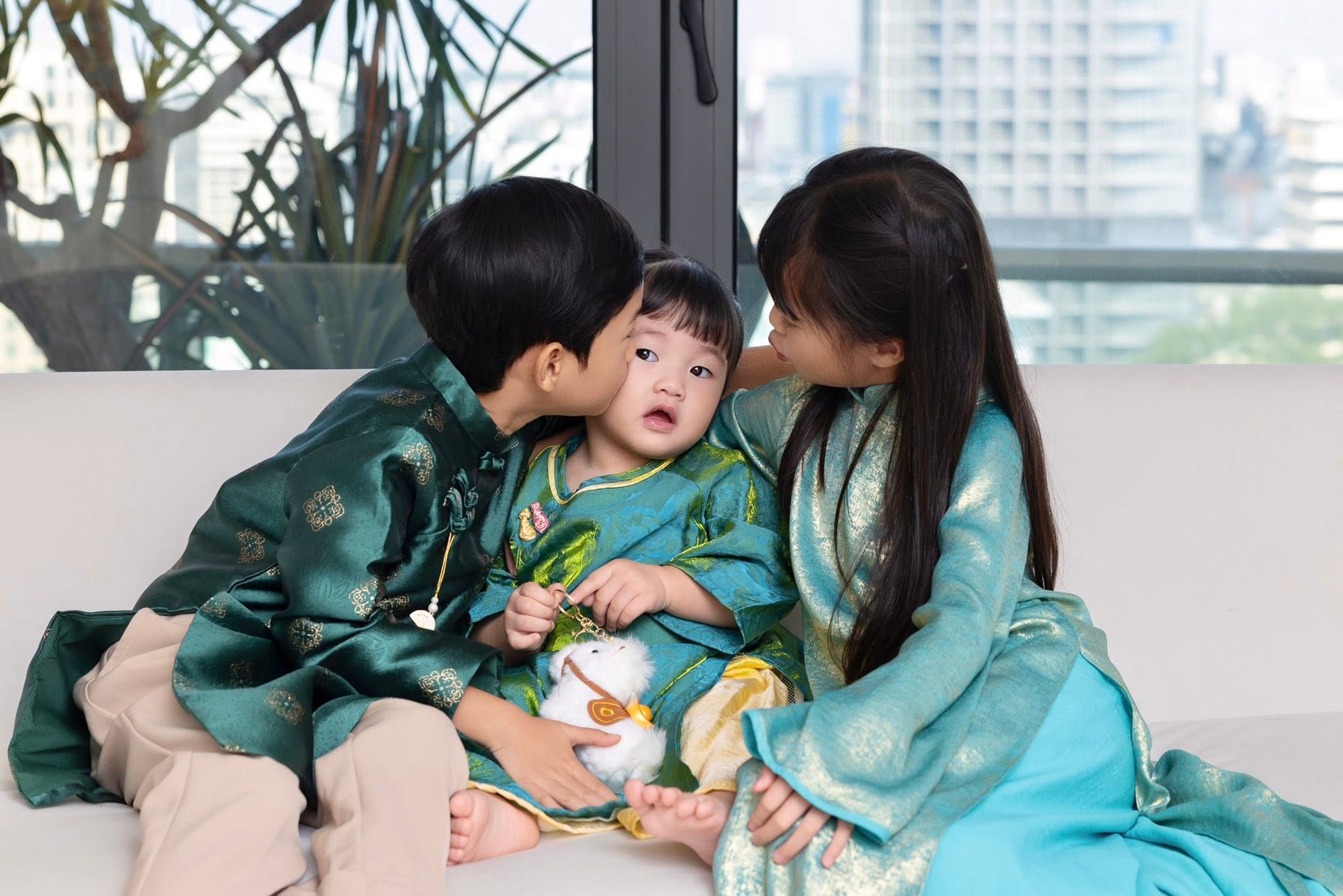 3 nhóc tỳ nhà Hoa hậu Đặng Thu Thảo sinh ra đã ngậm thìa vàng, visual đẹp như thiên thần - Ảnh 4.