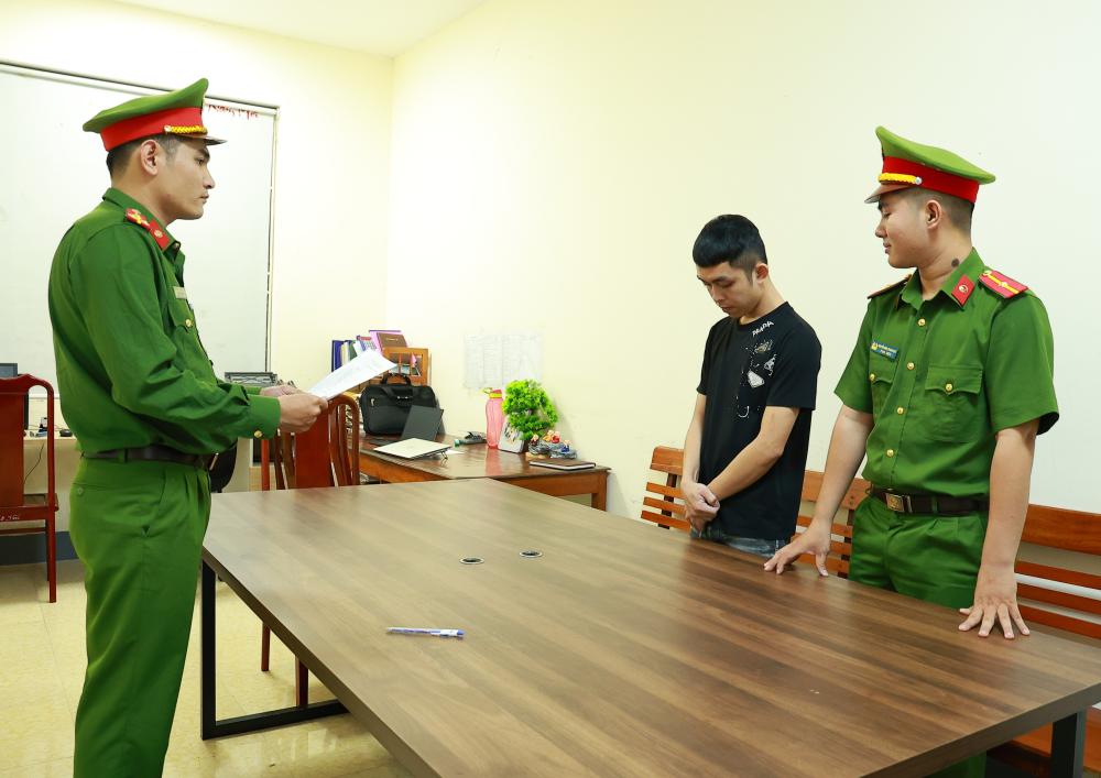 Công an điều tra nhiều tài khoản ngân hàng: Khởi tố Lê Văn Thái SN 1999 - Ảnh 1.