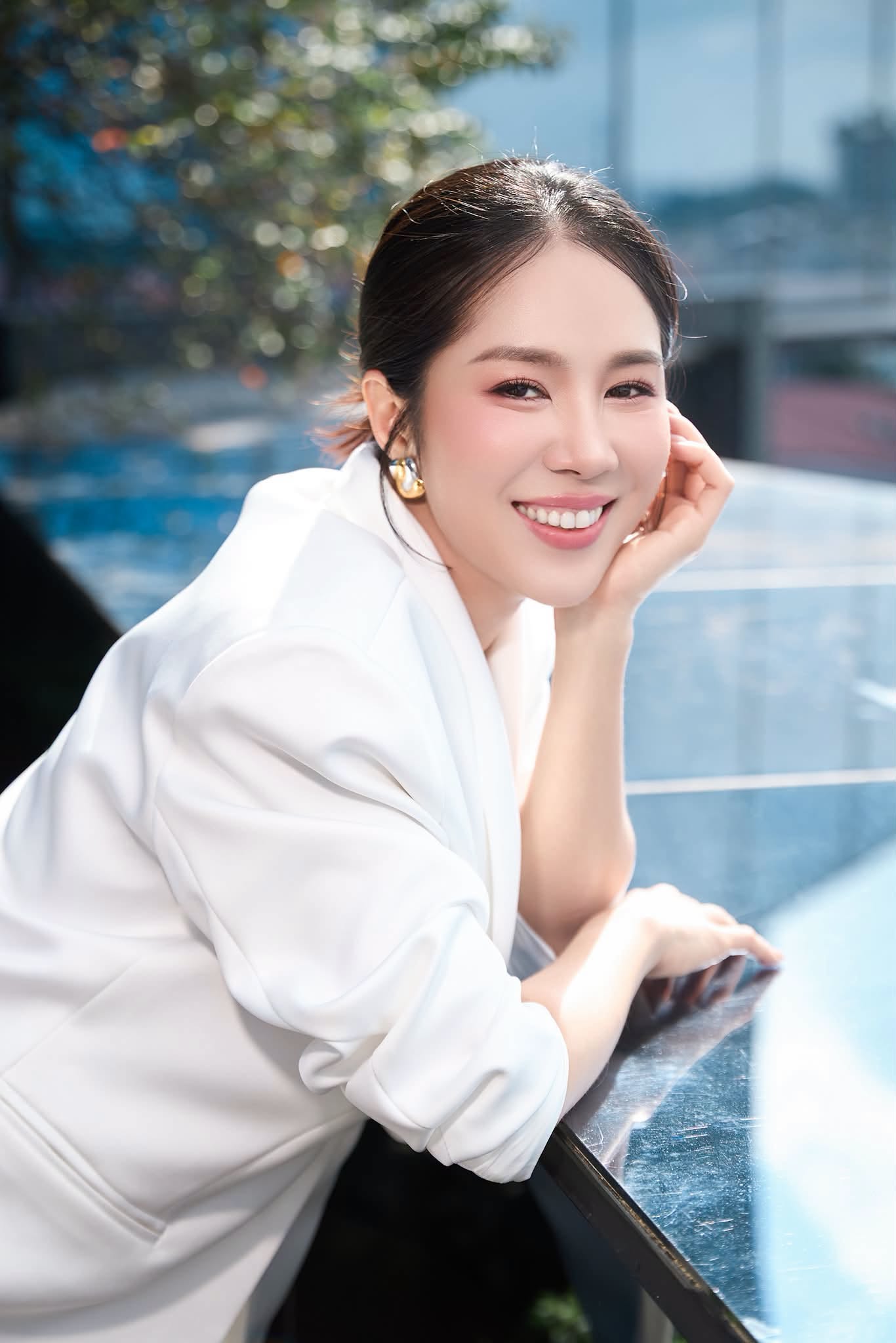 Nữ diễn viên Việt chia tay tài tử điển trai, 1 mình nuôi con rồi kết hôn với đàn em kém 7 tuổi- Ảnh 1.