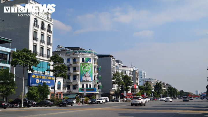 TP Bắc Ninh mở cao điểm dẹp 'loạn' biển quảng cáo, lập lại trật tự đô thị- Ảnh 3.