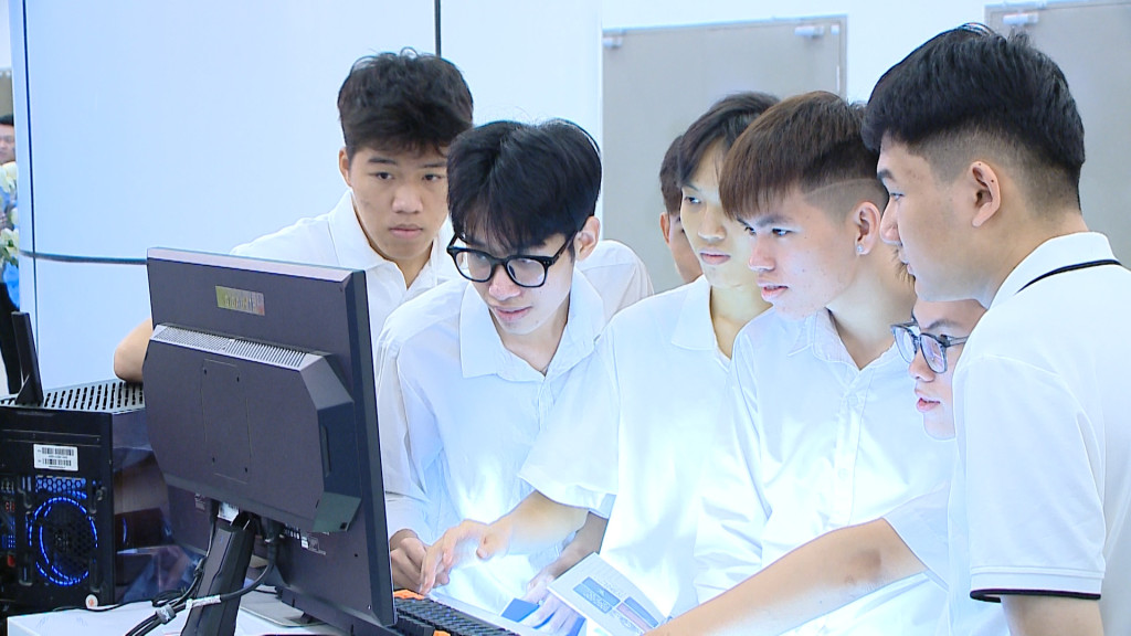 TOP 3 ngành học sẽ trở thành "mỏ vàng" trong 5 năm tới, AI khuyên tìm hiểu ngay- Ảnh 1. TOP 3 ngành học sẽ trở thành "mỏ vàng" trong 5 năm tới, AI khuyên tìm hiểu ngay- Ảnh 1.