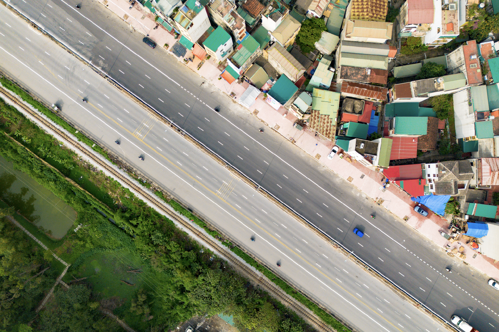 Thông tin mới nhất về tuyến đường 6 tỷ USD, rộng gấp 2 lần đường băng sân bay, đi qua loạt đại đô thị, kết nối trực tiếp tới sân vận động lớn nhất thế giới của Vingroup - Ảnh 1.