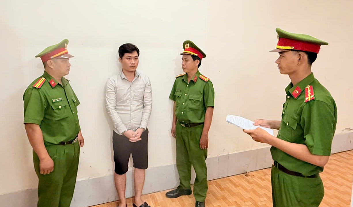 Công an điều tra các giao dịch chuyển khoản tổng 260 triệu đồng: Bắt Huỳnh Thanh Huy SN 1999- Ảnh 1.
