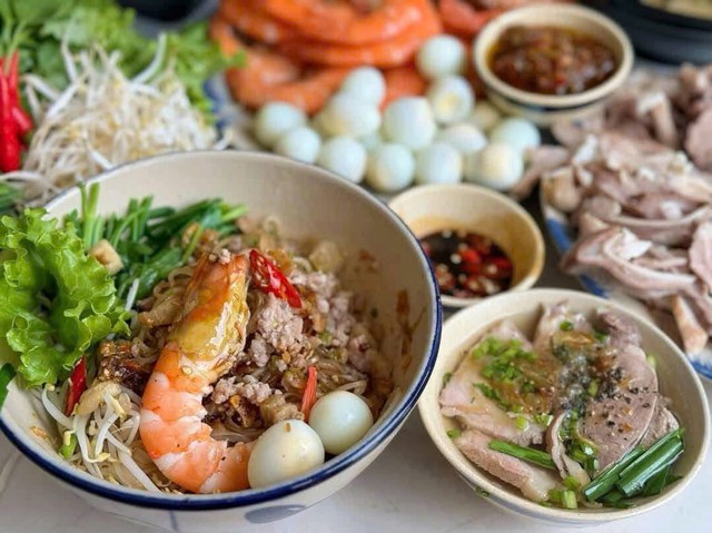 Phát hiện ngôi làng ở Việt Nam có hơn 2.000 giống hoa 'không chạm đất', mỗi lần chăm cây phải làm việc này- Ảnh 7.