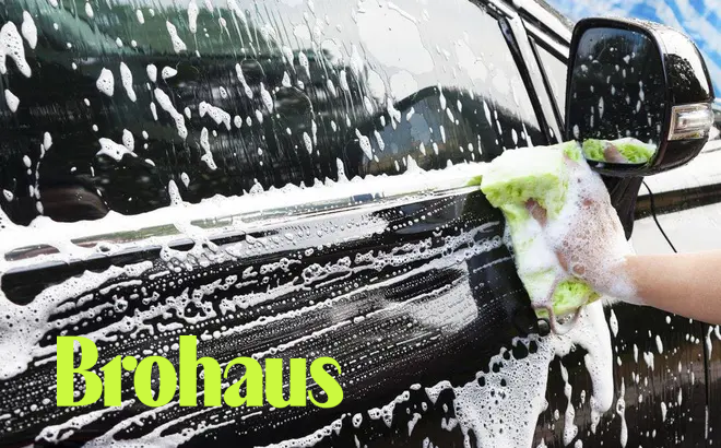 Vì sao có những ông chồng lười rửa bát nhưng sáng Chủ nhật nào cũng rửa xe? - Ảnh 1.