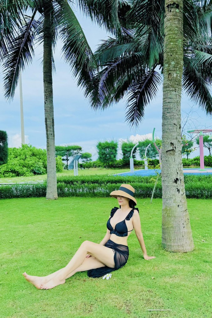 Nhan sắc vợ chân dài sinh 5 con cho nam nghệ sĩ đình đám sở hữu biệt phủ dát vàng ở Hà Nội- Ảnh 4.