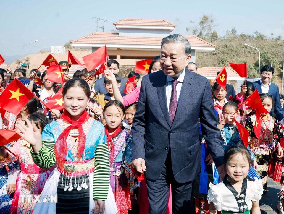 Tổng Bí thư Tô Lâm dự khánh thành trường nội trú 1.000 học sinh được Sun Group xây thần tốc trong 5 tháng- Ảnh 4.